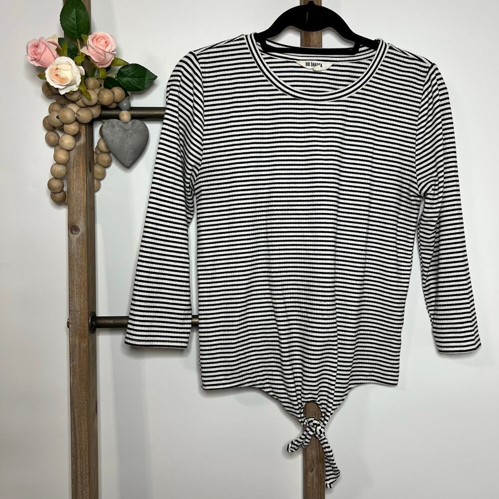 BB Dakota Black‎ White Striped Boat Neckline Shirt Tie Front Size Small
